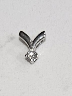White Gold V-shaped Pendant with Small Diamond No Chain
